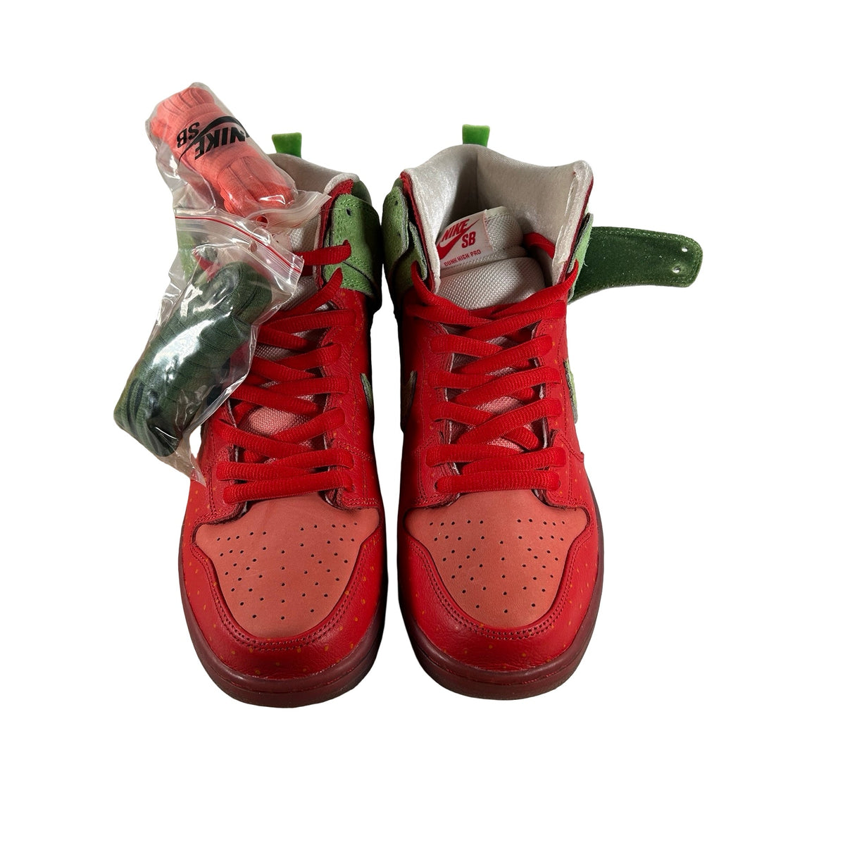 CW7093 600 Nike SB Dunk High Strawberry Cough - 10.5 M (Yellowing)