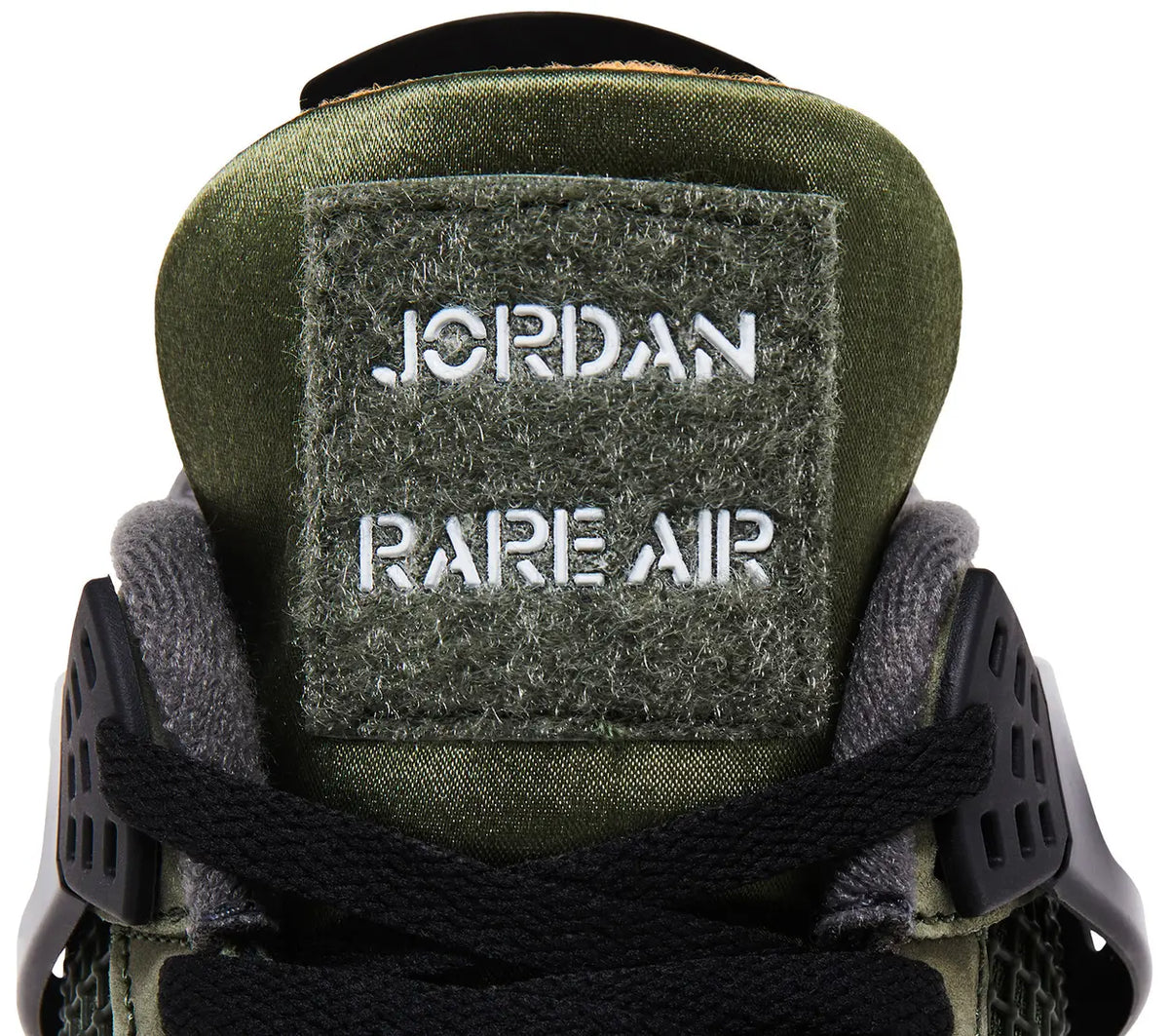IB1519 200 Air Jordan 4 Retro OG SP Undefeated (2025)