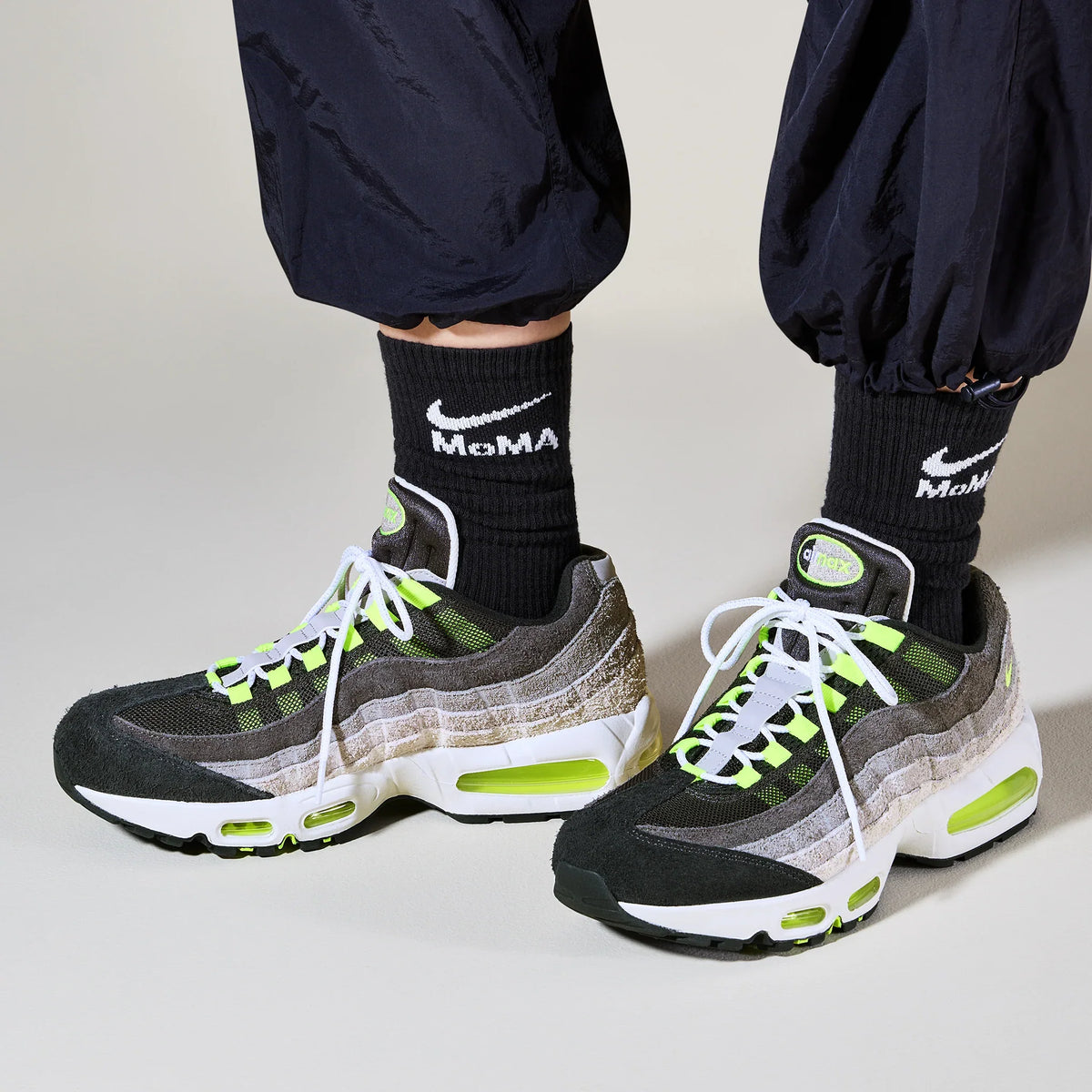 HM4738 001 Nike Air Max 95 OG Reverse Gradient Neon