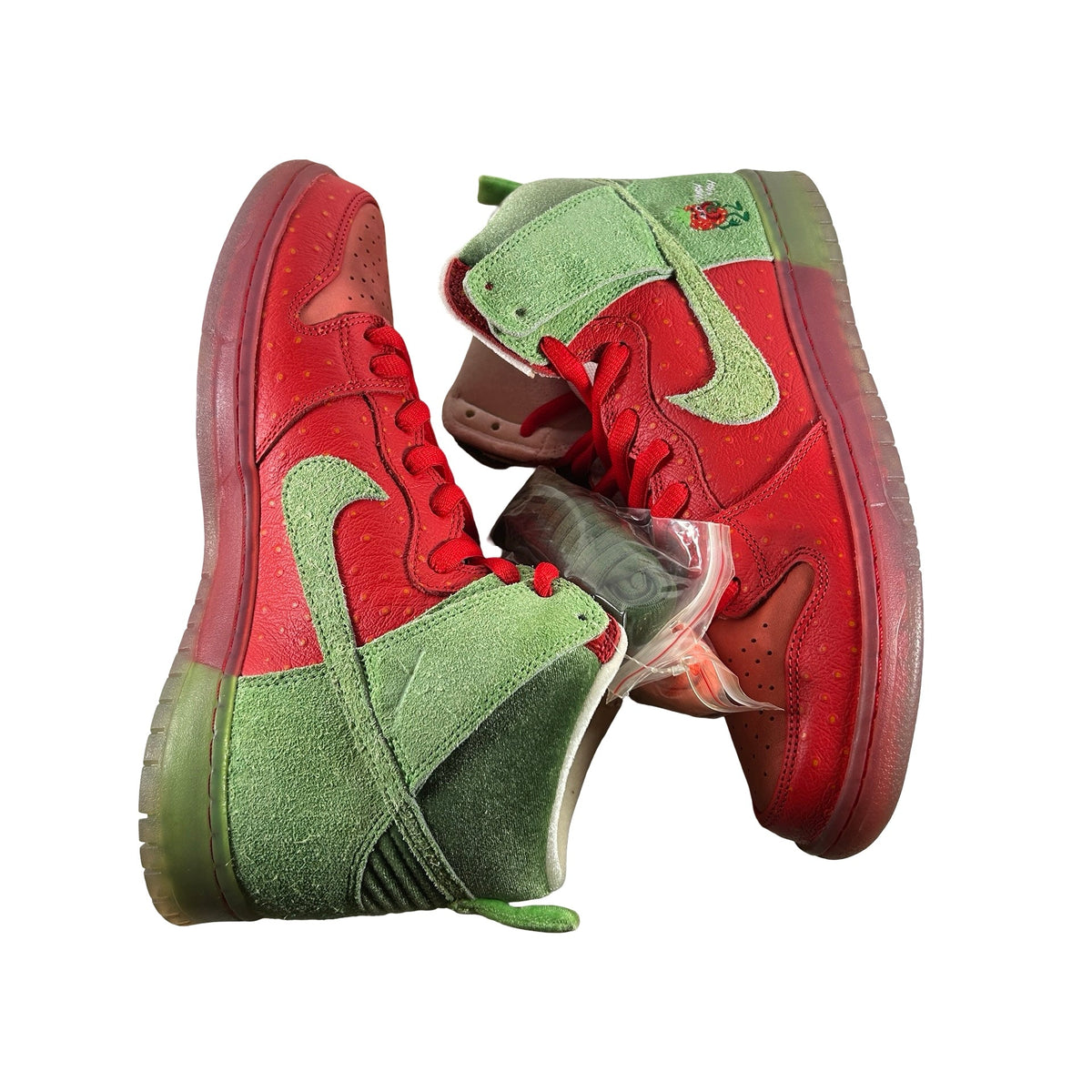 CW7093 600 Nike SB Dunk High Strawberry Cough - 10.5 M (Yellowing)
