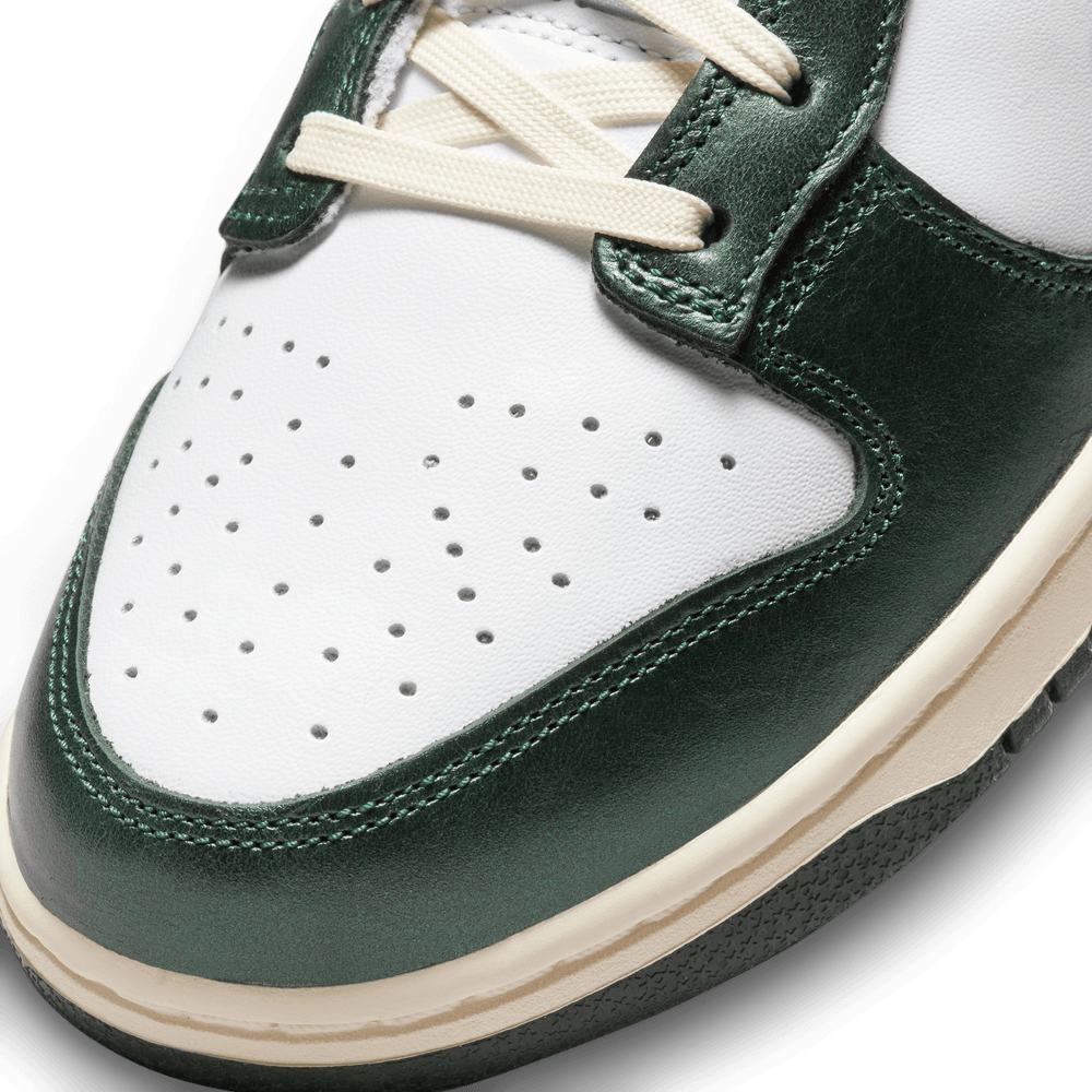 Wmns Nike Dunk Low